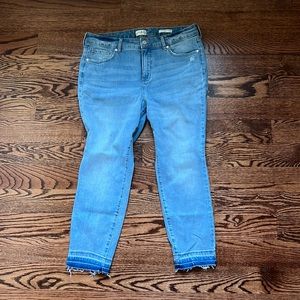 Wonderly Mid-rise Skinny Crop Jeans Light Wash Raw Hem